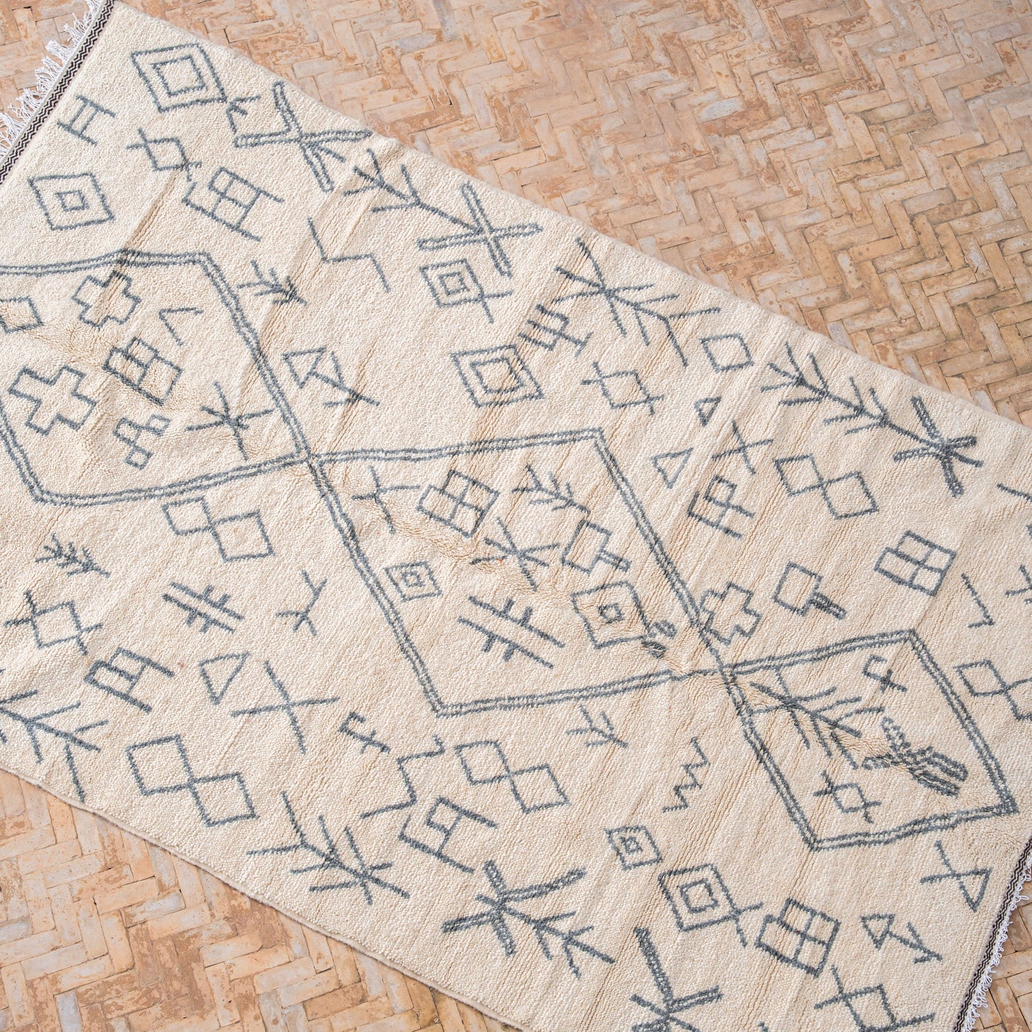 Large Geometric Diamond Rug