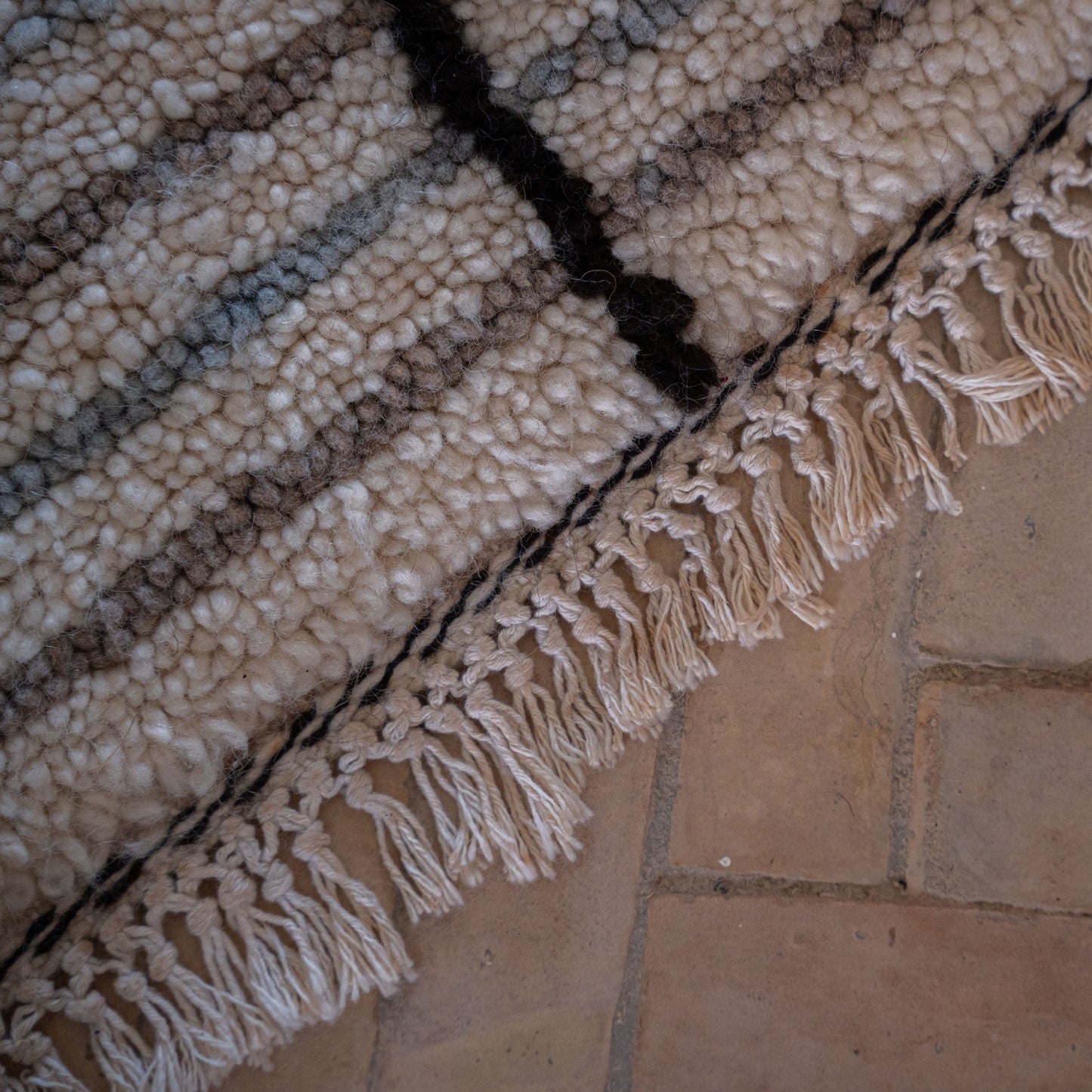 Large White Azilal Rug – Handmade Moroccan Wool Carpet with Minimal Berber Design