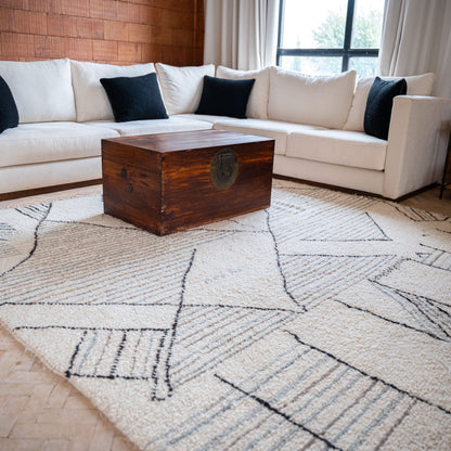 Large White Azilal Rug – Handmade Moroccan Wool Carpet with Minimal Berber Design