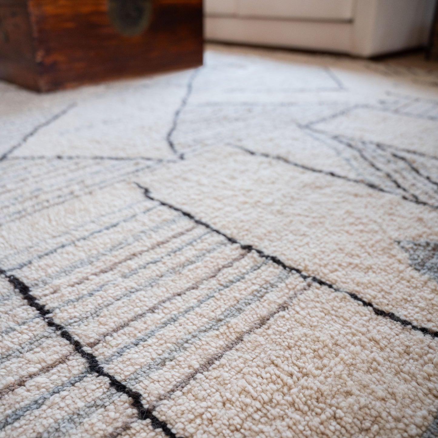 Large White Azilal Rug – Handmade Moroccan Wool Carpet with Minimal Berber Design