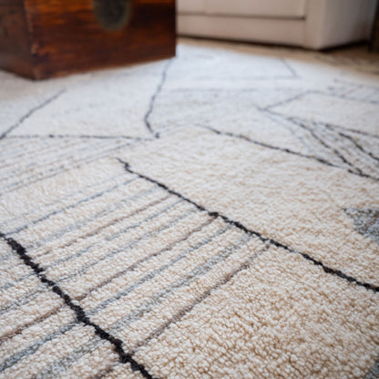 Large White Azilal Rug – Handmade Moroccan Wool Carpet with Minimal Berber Design