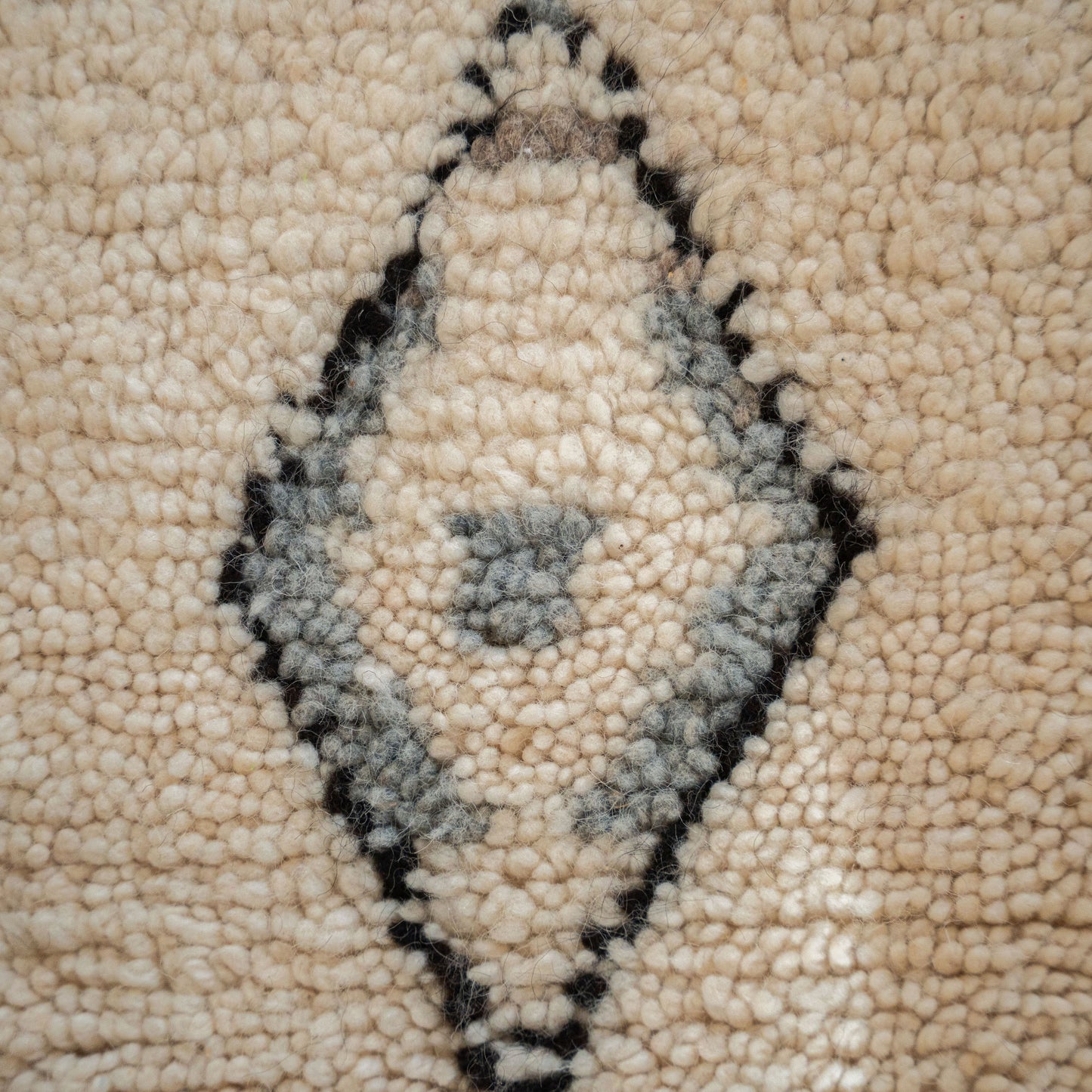 Large White Azilal Rug – Handmade Moroccan Wool Carpet with Minimal Berber Design