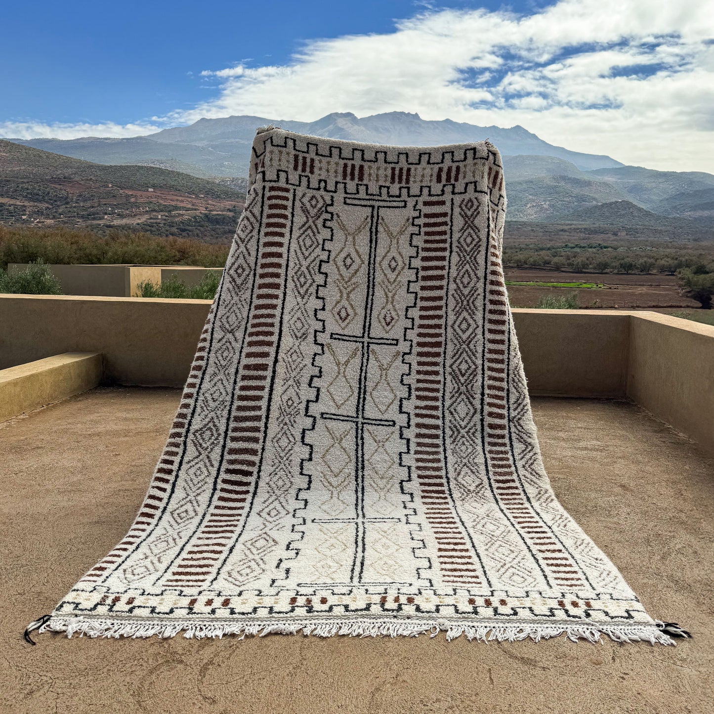 White Azilal Rug – Handmade Moroccan Wool Carpet with Traditional Berber Patterns
