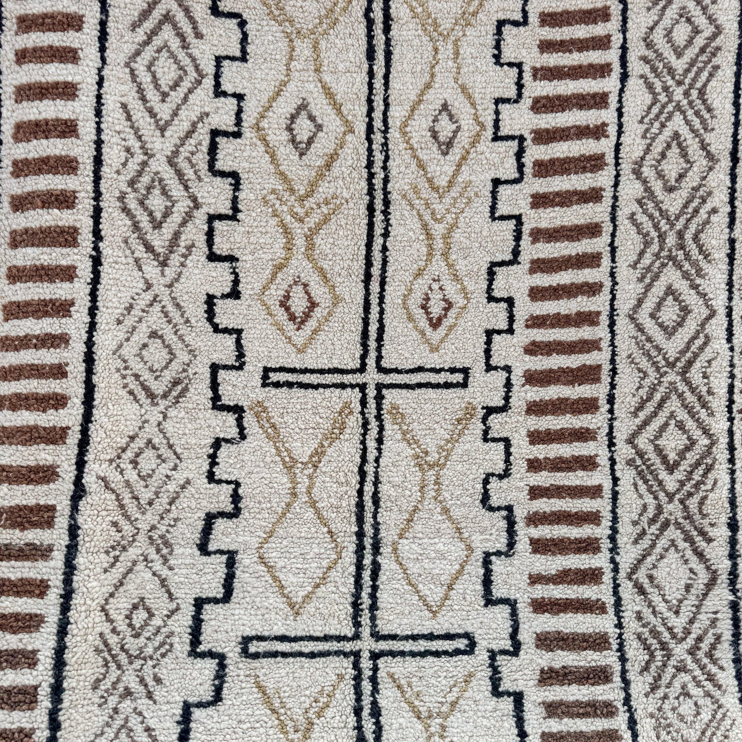 White Azilal Rug – Handmade Moroccan Wool Carpet with Traditional Berber Patterns