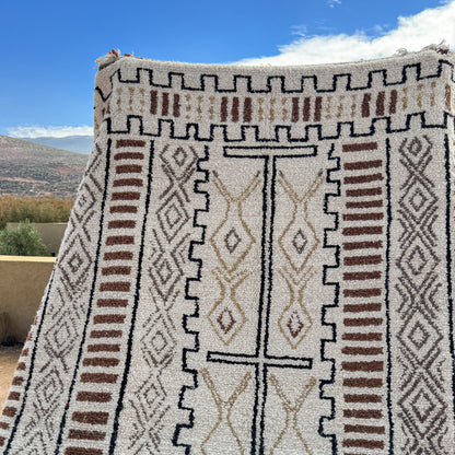 White Azilal Rug – Handmade Moroccan Wool Carpet with Traditional Berber Patterns