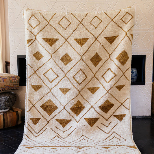 Yellow and White Azilal Rug – Handmade Moroccan Wool Carpet with Berber Design