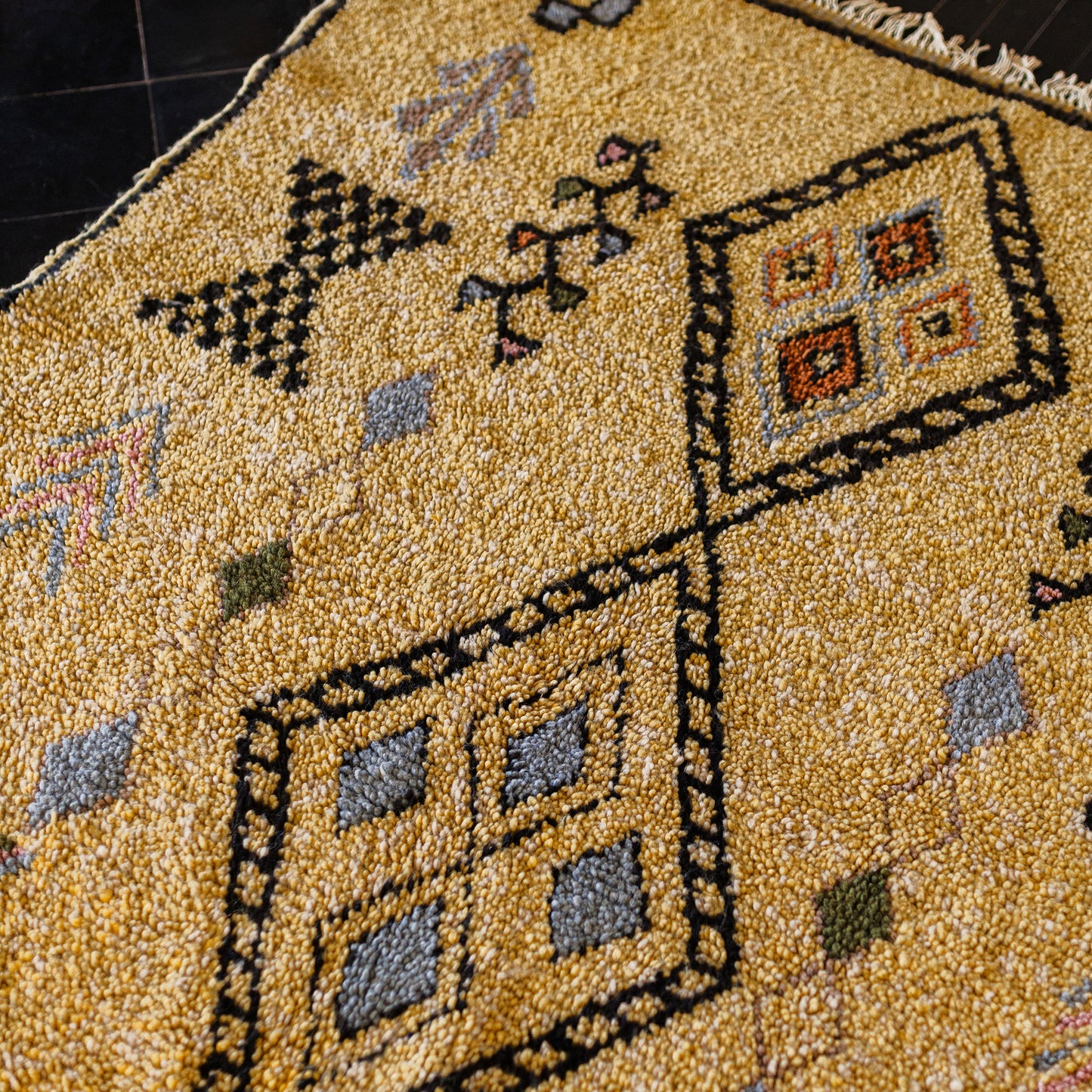 Yellow Azilal Rug – Handmade Moroccan Wool Carpet with Berber Patterns