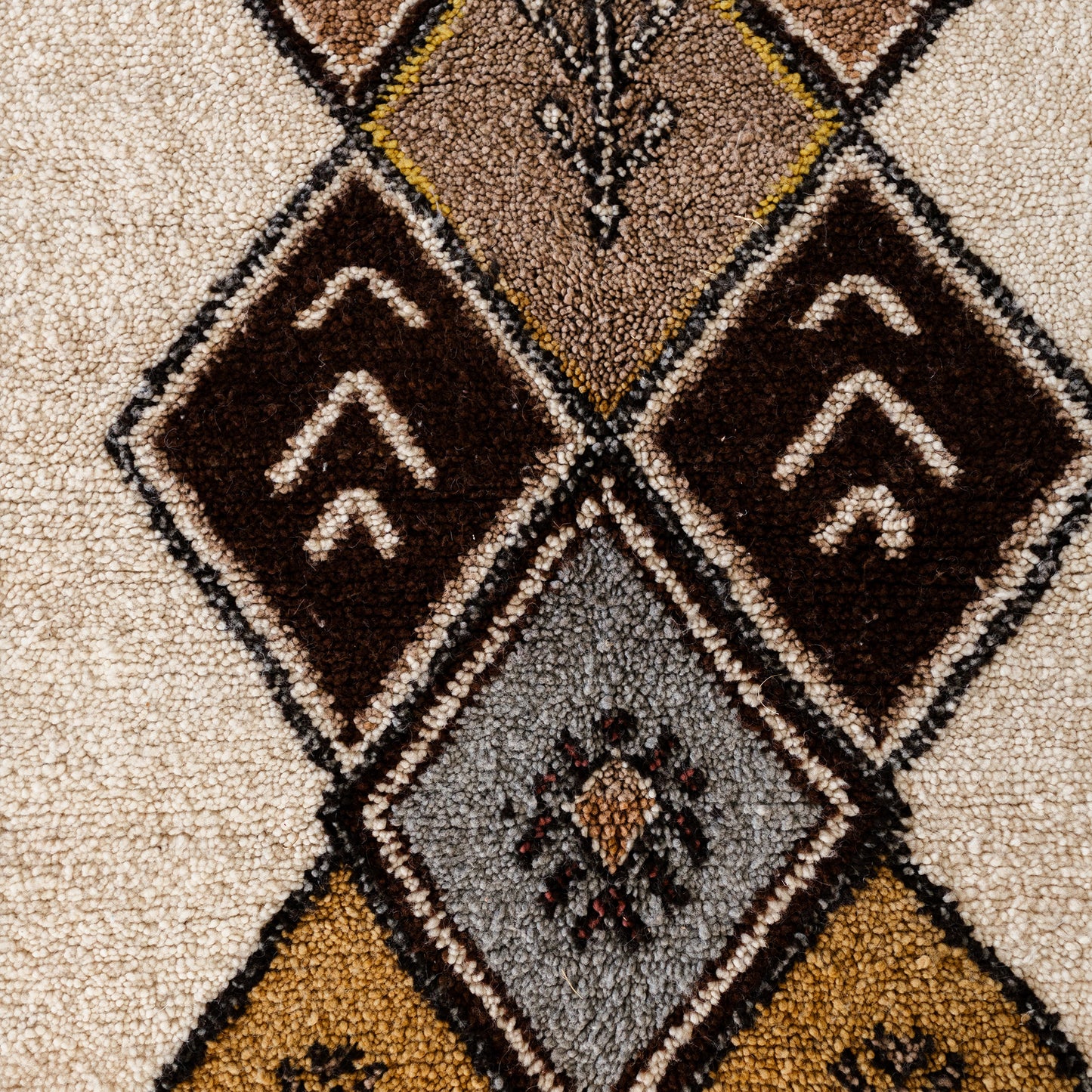 White Azilal Rug – Handmade Moroccan Wool Carpet with Colorful Diamond Patterns