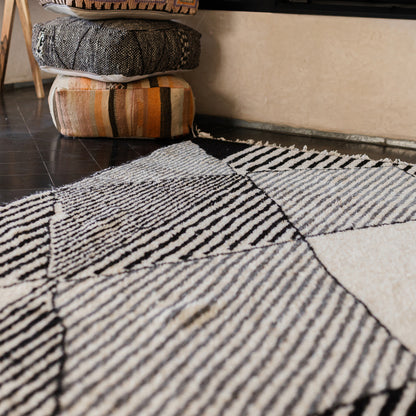 Black and White Azilal Rug – Handmade Moroccan Wool Carpet with Minimal Berber Design