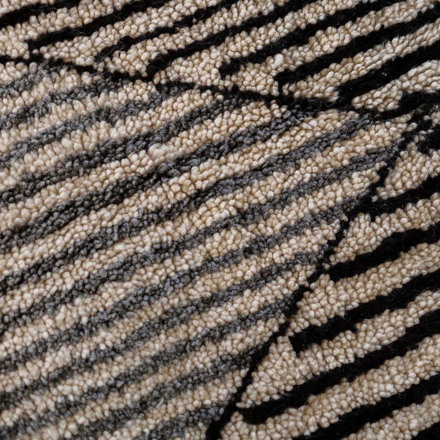 Black and White Azilal Rug – Handmade Moroccan Wool Carpet with Minimal Berber Design