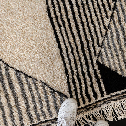 Black and White Azilal Rug – Handmade Moroccan Wool Carpet with Minimal Berber Design