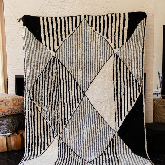 Black and White Azilal Rug – Handmade Moroccan Wool Carpet with Minimal Berber Design