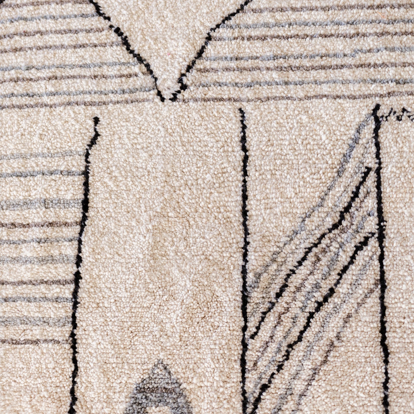 Large White Azilal Rug – Handmade Moroccan Wool Carpet with Minimal Berber Design