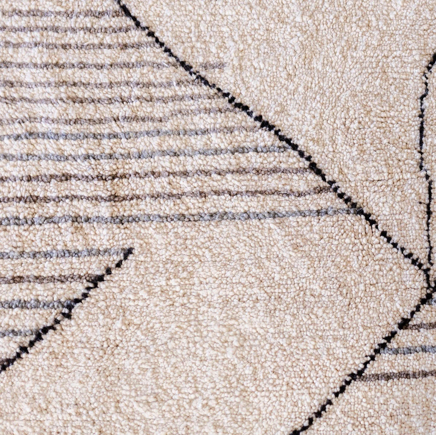 Large White Azilal Rug – Handmade Moroccan Wool Carpet with Minimal Berber Design