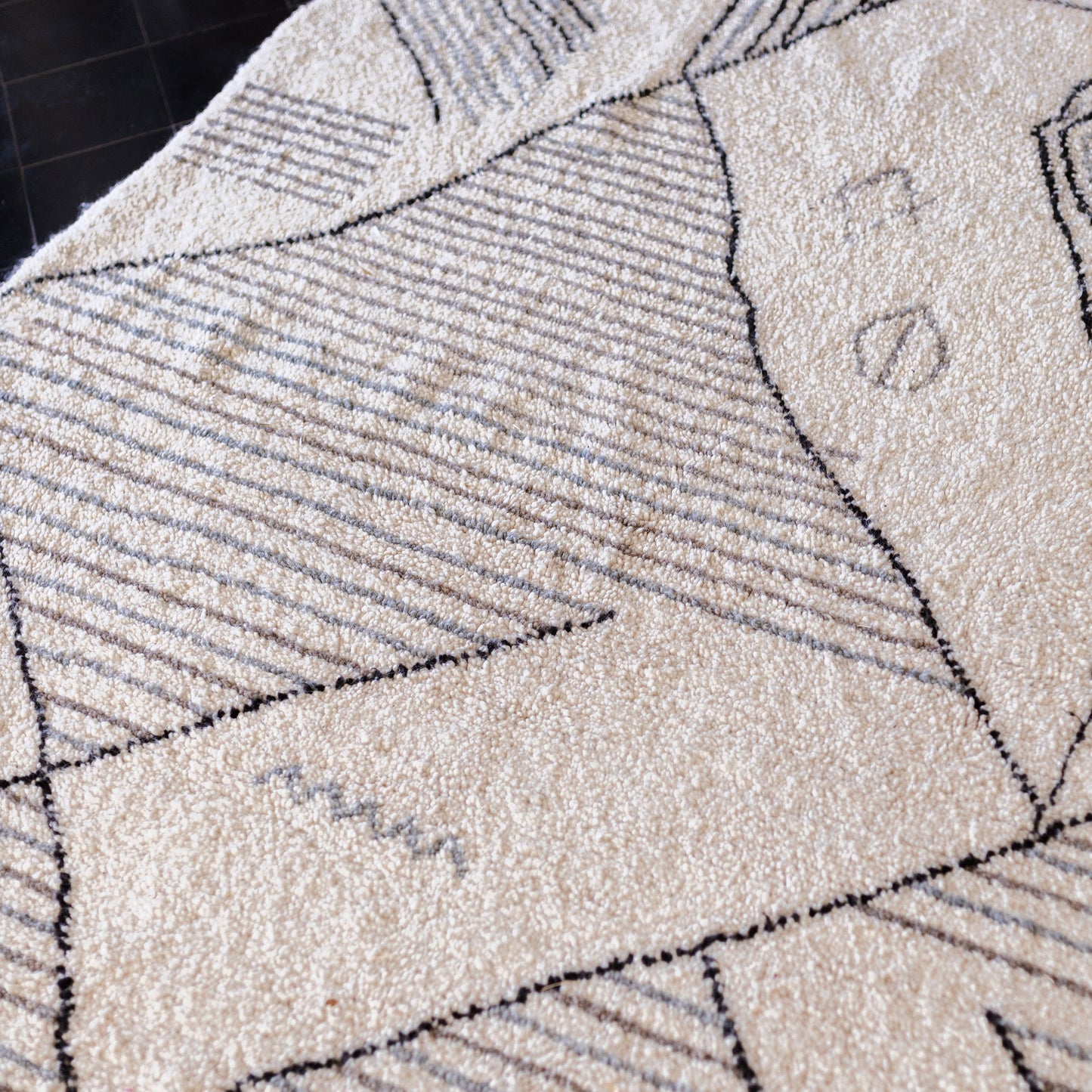 Large White Azilal Rug – Handmade Moroccan Wool Carpet with Minimal Berber Design