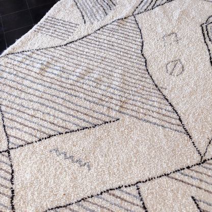 Large White Azilal Rug – Handmade Moroccan Wool Carpet with Minimal Berber Design