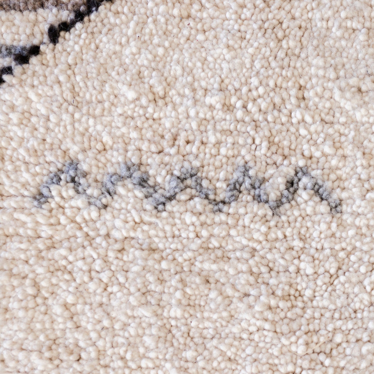 Large White Azilal Rug – Handmade Moroccan Wool Carpet with Minimal Berber Design