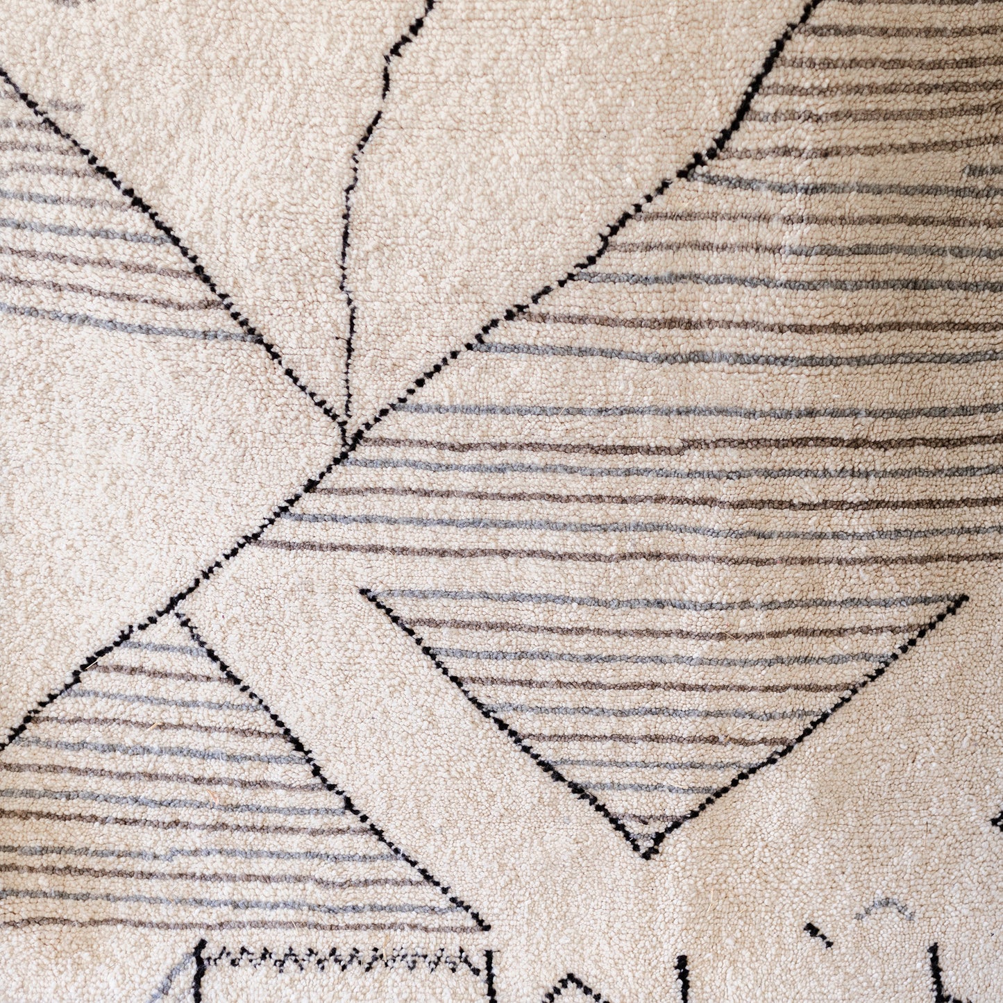 Large White Azilal Rug – Handmade Moroccan Wool Carpet with Minimal Berber Design