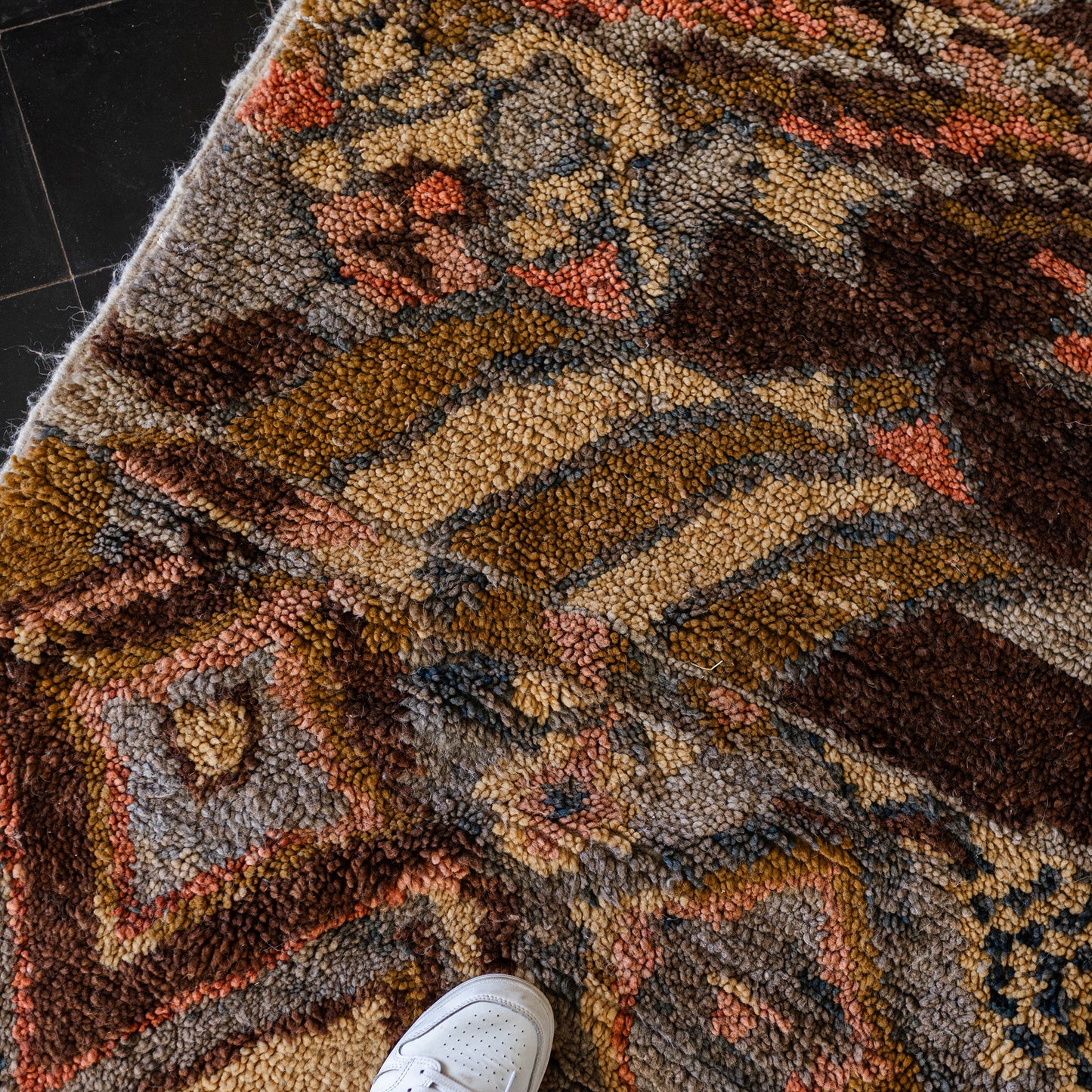 Red Azilal Rug – Handmade Moroccan Wool Carpet with Berber Patterns